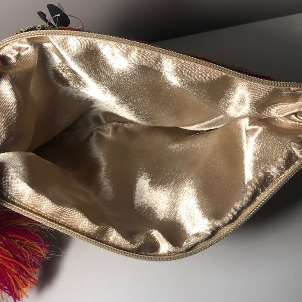Sequined Patterned Pouch - Picture 4 of 6